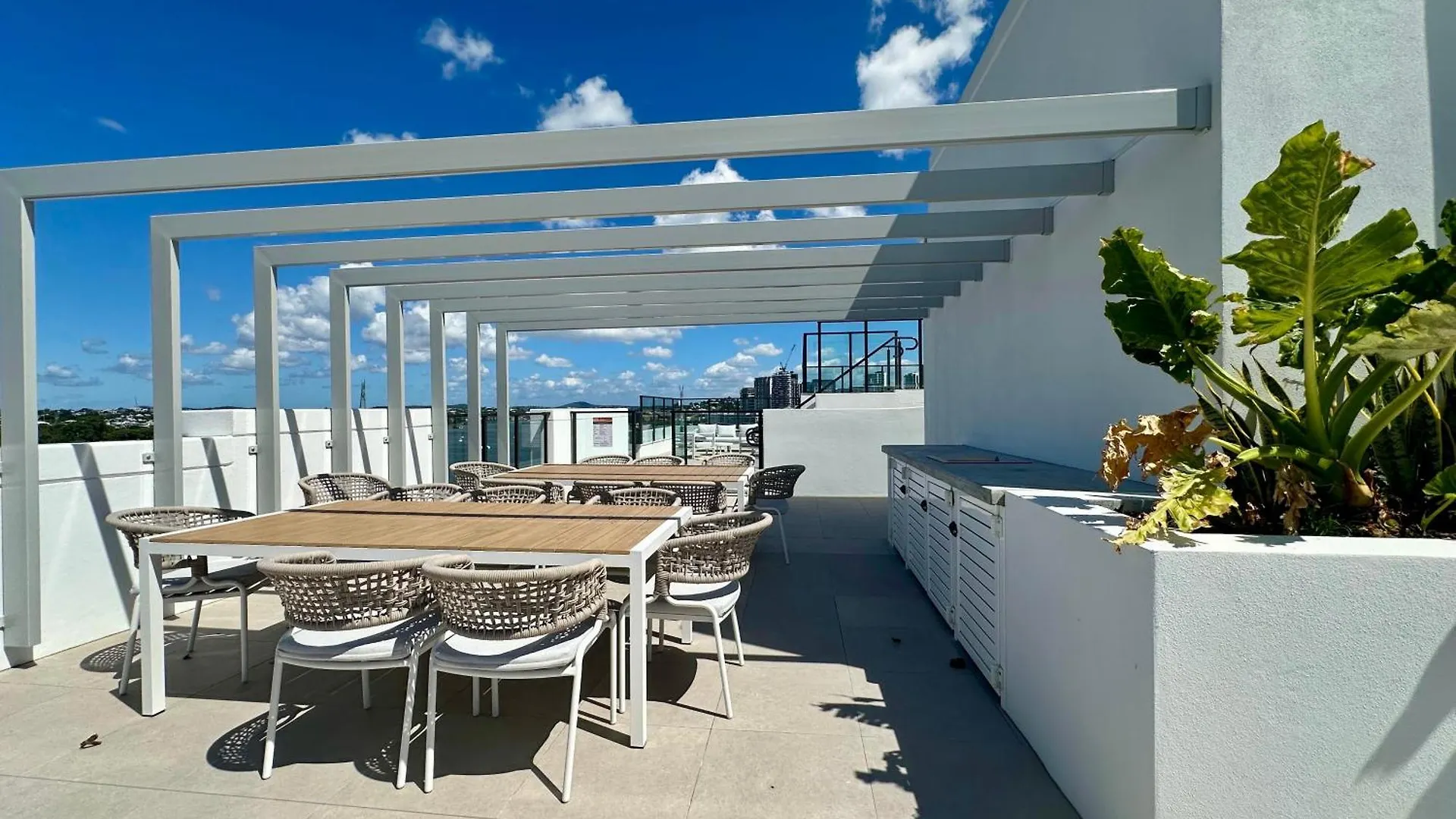 New City Condo With Brisbane River View & Parking Australie